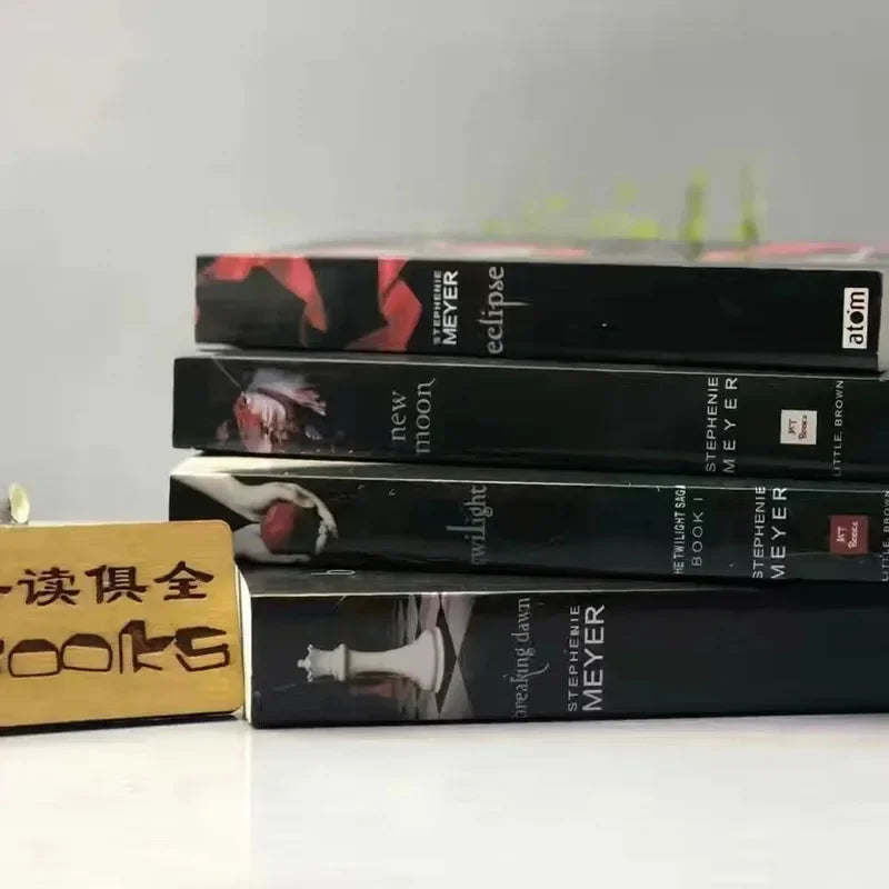 The Twilight Saga Volume 1-4 English Novels Complete Set/Books By Stephenie Morgan Meyer/Twilight/New Moon/Eclipse/Breaking Dawn