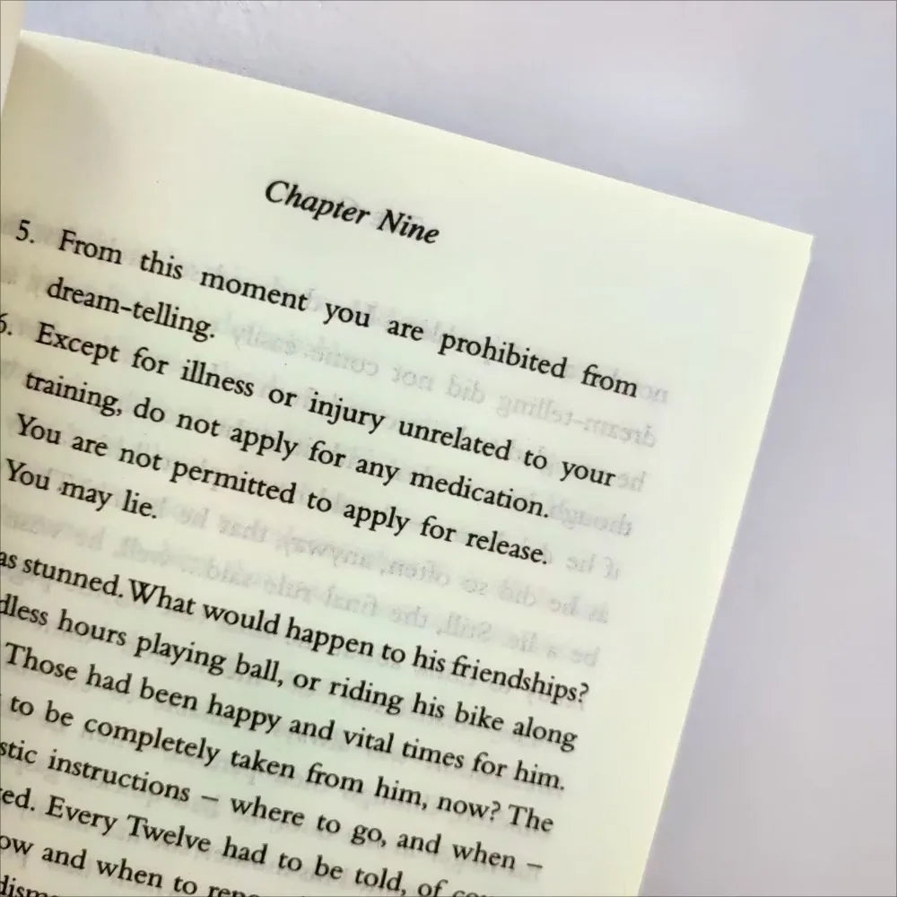 The Giver Lois Lowry Newbery Award Science Fiction English Version Novel Story Book Tale